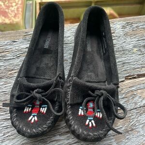 Minnetonka Thunderbird Moccasin Size 5.5 Loafer Shoe Beaded Bird Suede Leather